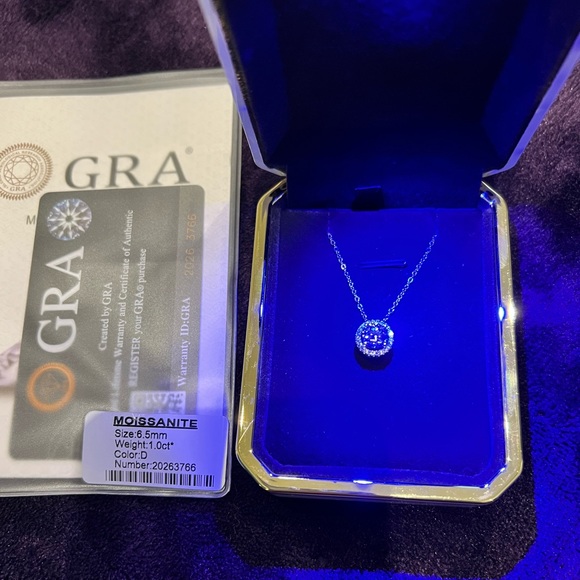 Brand New Moissanite Pendant Necklace 1CT 18K White Gold Plated Sterling Silver - Picture 8 of 11